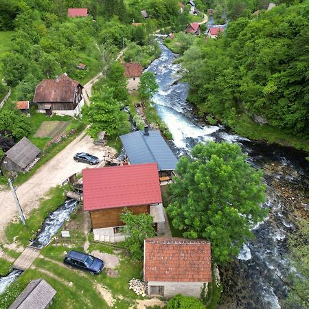 Hostal Domacinstvo Na Kraju Svijeta Sipovo Exterior foto