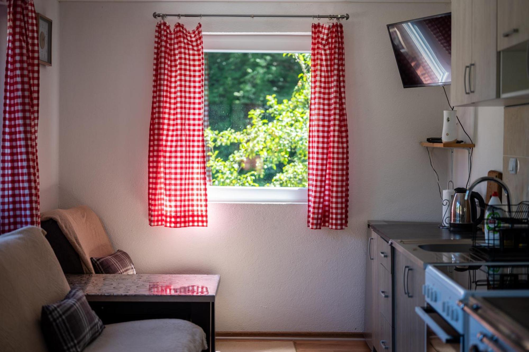 Hostal Domacinstvo Na Kraju Svijeta Sipovo Exterior foto
