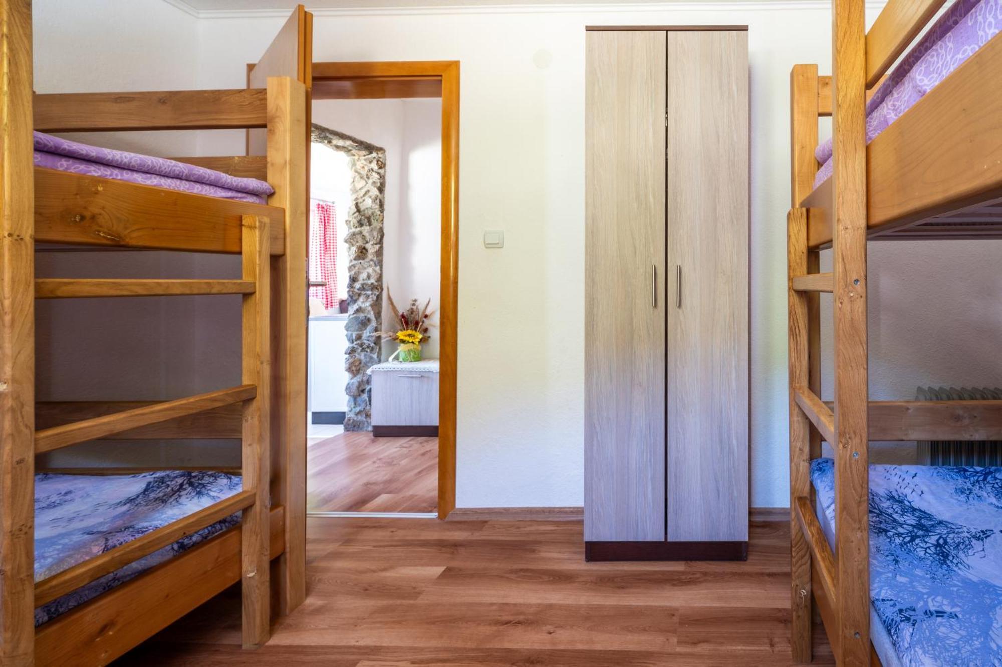 Hostal Domacinstvo Na Kraju Svijeta Sipovo Exterior foto