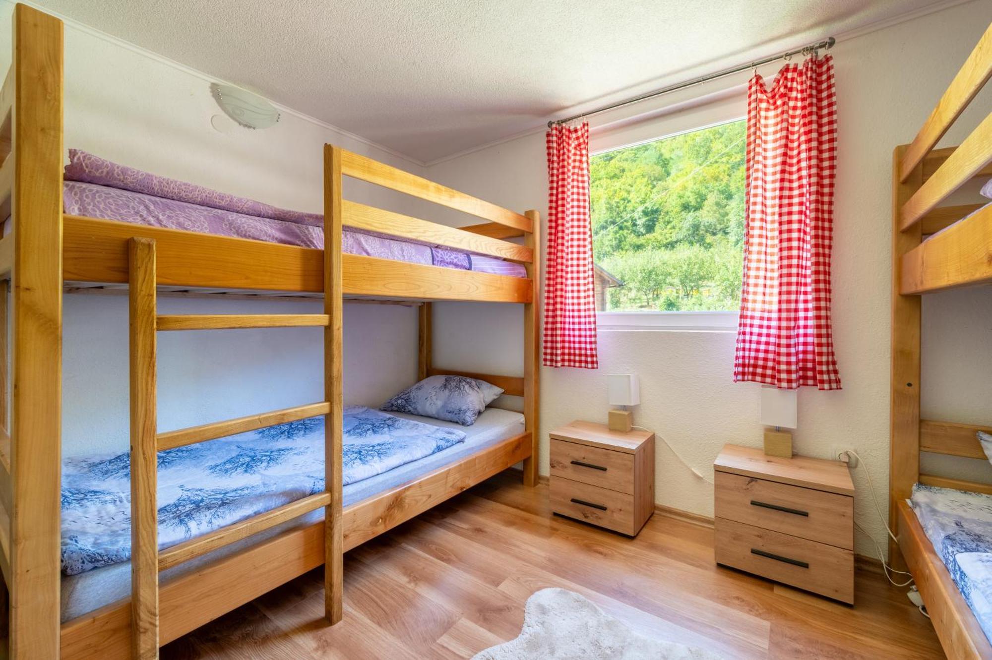 Hostal Domacinstvo Na Kraju Svijeta Sipovo Exterior foto
