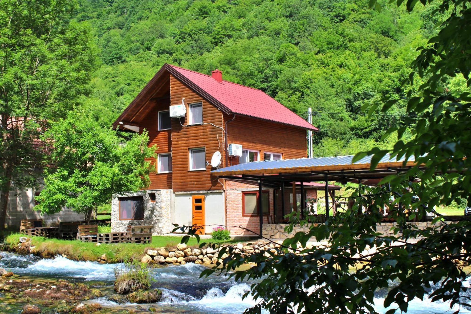 Hostal Domacinstvo Na Kraju Svijeta Sipovo Exterior foto