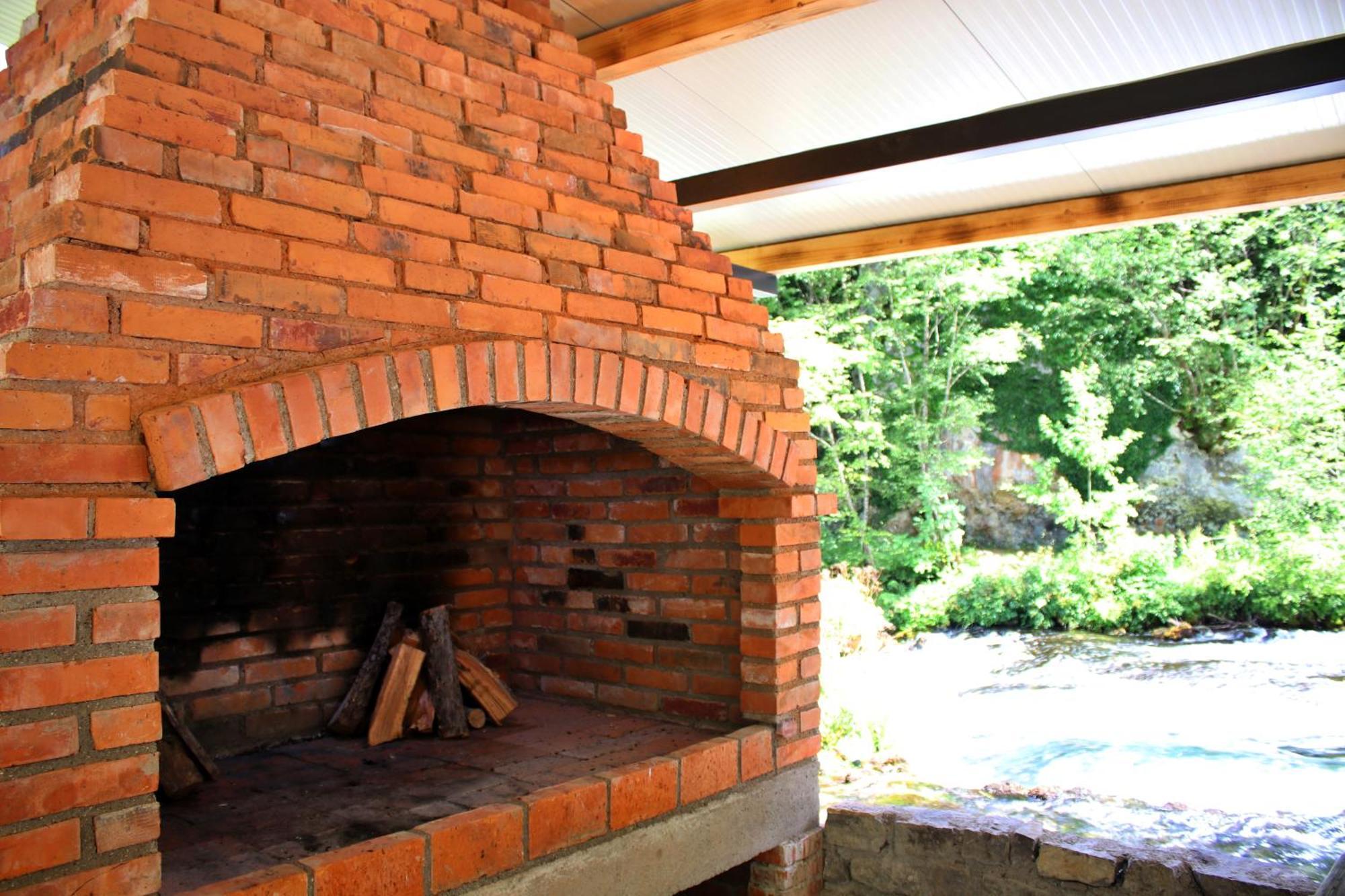 Hostal Domacinstvo Na Kraju Svijeta Sipovo Exterior foto