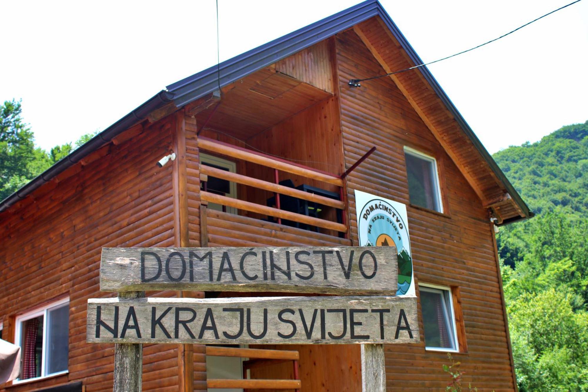 Hostal Domacinstvo Na Kraju Svijeta Sipovo Exterior foto