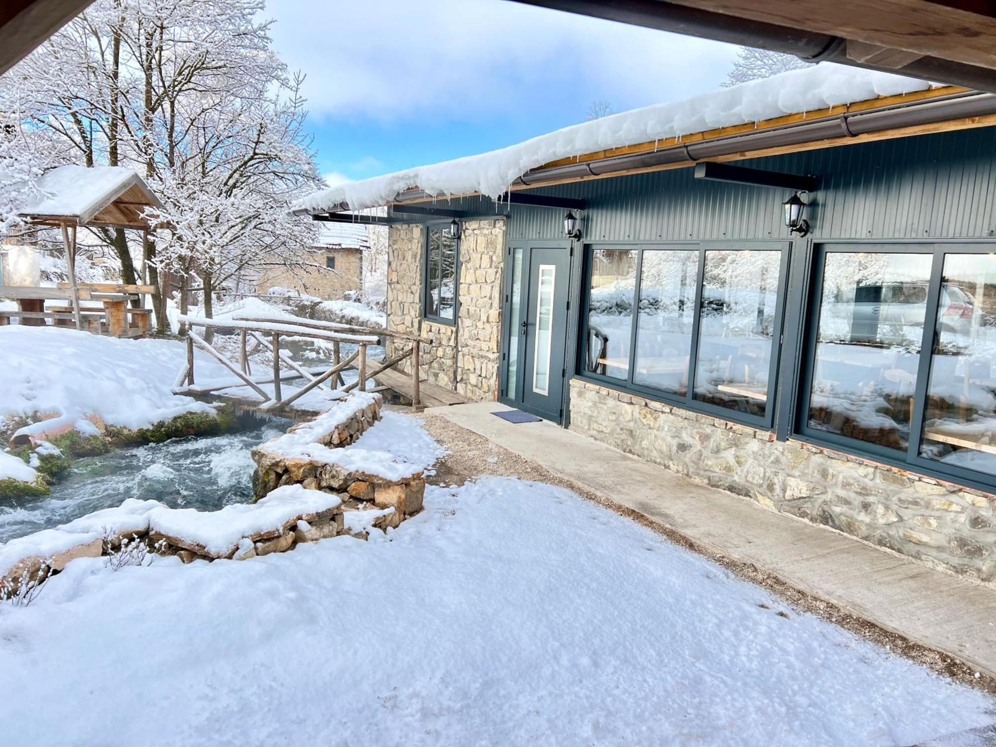 Hostal Domacinstvo Na Kraju Svijeta Sipovo Exterior foto